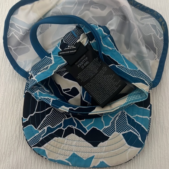 4/$15 The North Face - infant sun hat - Picture 2 of 2